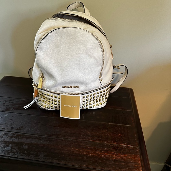 White leather Michael Kors backpack - Picture 1 of 3